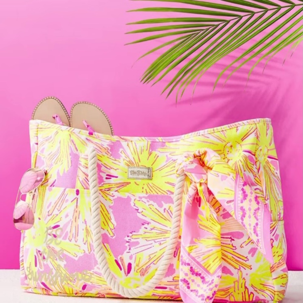 Lilly Pulitzer be the sunshine beach tote